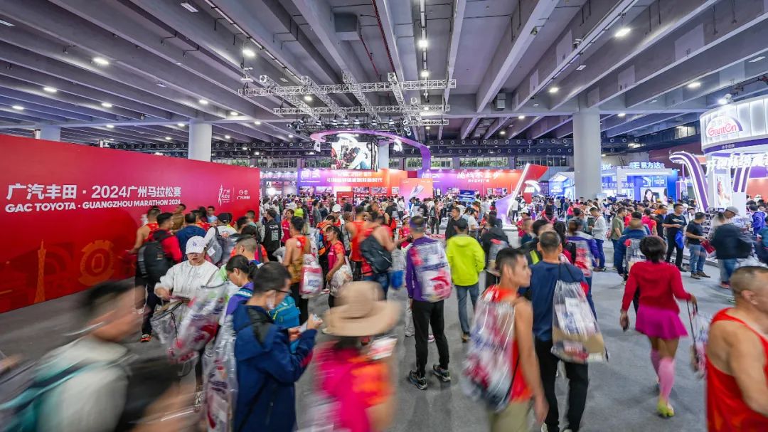 齐达内、贝克汉姆、大罗对线罗纳尔迪尼奥，梅西当时有多大？